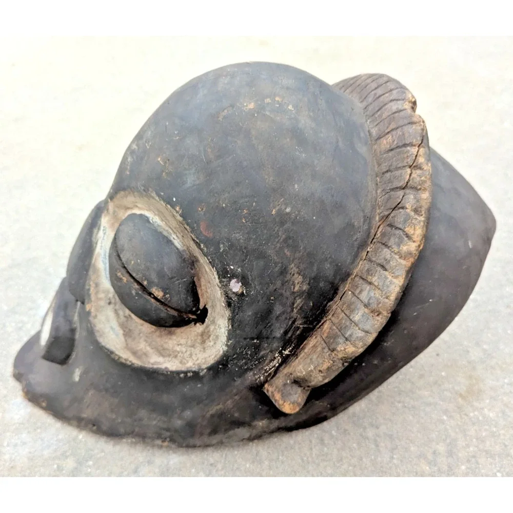 African Tribal Helmet Mask Makonde ? Carved Lightweight Wood As Is - Picture 5 of 16